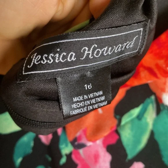 ☀️☀️ Jessica Howard size 16 Black Dress with BIG Floral Print and Bell Sleeves - Picture 6 of 6